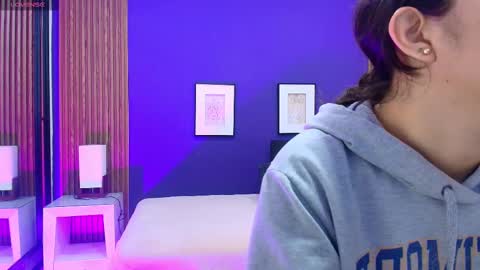 Snapshot of alina_martinelli chatting on February 12, 11:40 am Alina online show from February 12, 11:40 am