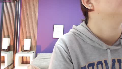 Snapshot of alina_martinelli chatting on February 1, 10:59 am Alina online show from February 1, 10:59 am