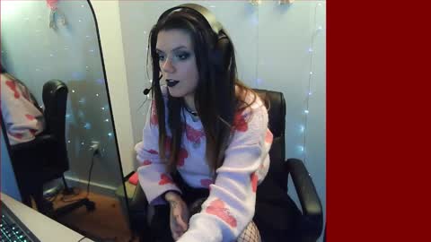 Snapshot of alina_nightshade chatting on December 17, 1:18 am Alina Nightshade online show from December 17, 1:18 am