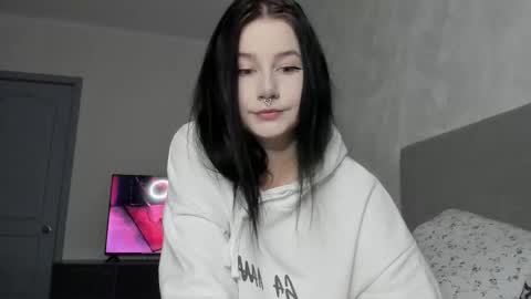 Aline Greeeen online show from March 17, 8:08 am