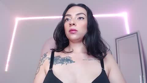 Snapshot of alisa__cain chatting on February 24, 6:05 am Alejandra online show from February 24, 6:05 am