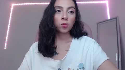 Snapshot of alisa__cain chatting on February 22, 9:34 am Alejandra online show from February 22, 9:34 am