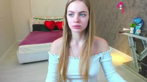 Snapshot of alisa_glamur chatting on February 9, 5:01 pm alisa_glamur online show from February 9, 5:01 pm