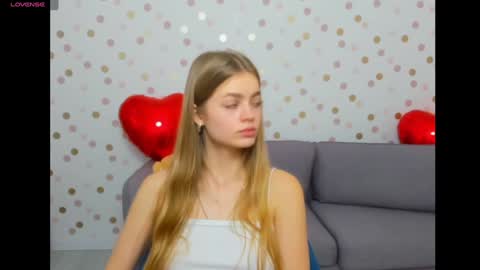 Snapshot of alisa_glamur chatting on January 23, 2:17 pm alisa_glamur online show from January 23, 2:17 pm