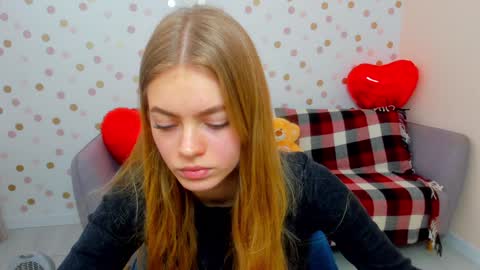 Snapshot of alisa_glamur chatting on January 27, 12:58 pm alisa_glamur online show from January 27, 12:58 pm
