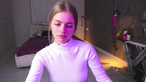 Snapshot of alisa_glamur chatting on February 25, 5:08 pm alisa_glamur online show from February 25, 5:08 pm