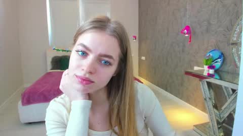 Snapshot of alisa_glamur chatting on February 16, 1:27 pm alisa_glamur online show from February 16, 1:27 pm