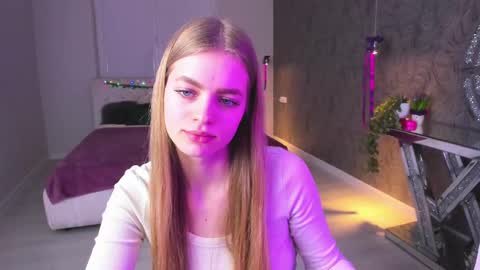 Snapshot of alisa_glamur chatting on March 2, 5:04 pm alisa_glamur online show from March 2, 5:04 pm