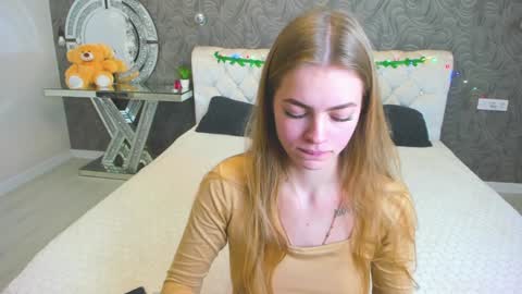 Snapshot of alisa_glamur chatting on January 5, 2:30 pm alisa_glamur online show from January 5, 2:30 pm