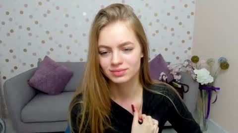 Snapshot of alisa_glamur chatting on February 19, 4:11 pm alisa_glamur online show from February 19, 4:11 pm
