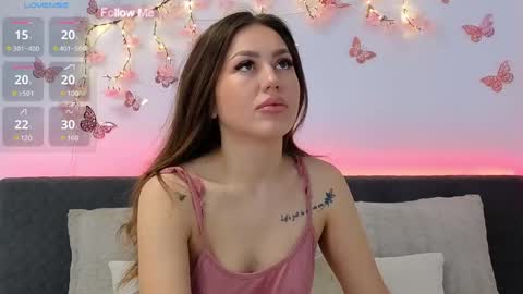 Snapshot of alisawilson_ chatting on February 17, 5:25 am Alisa online show from February 17, 5:25 am
