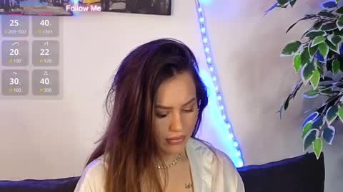 Snapshot of alisawilson_ chatting on January 13, 6:49 pm Alisa online show from January 13, 6:49 pm