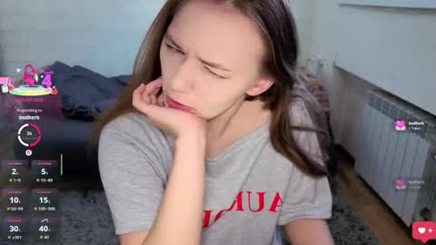 alisawyn online show from October 31, 4:57 am