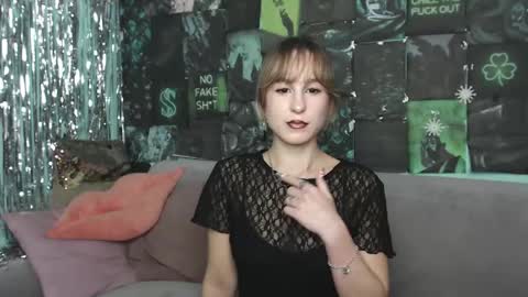 Snapshot of alishakelly chatting on October 26, 6:03 am alishakelly online show from October 26, 6:03 am