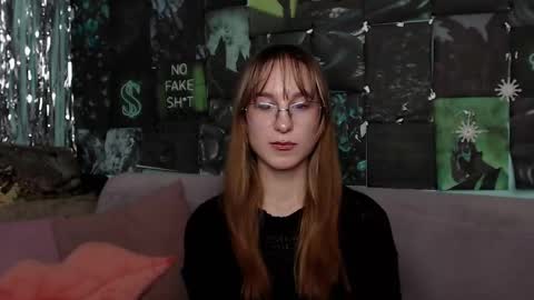 Snapshot of alishakelly chatting on October 24, 5:41 am alishakelly online show from October 24, 5:41 am