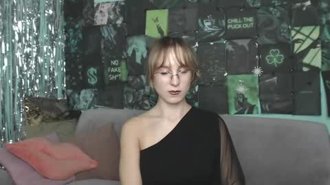 Snapshot of alishakelly chatting on October 31, 6:03 am alishakelly online show from October 31, 6:03 am