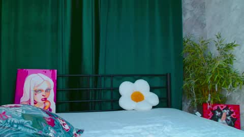 Alison online show from April 4, 10:28 pm