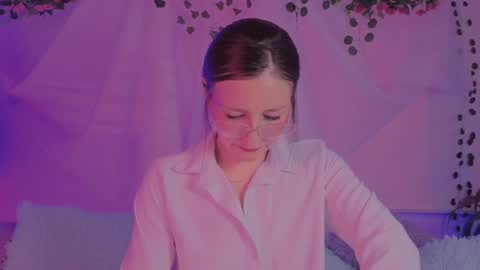 Snapshot of alissa_cute1 chatting on September 15, 9:49 pm Mia online show from September 15, 9:49 pm