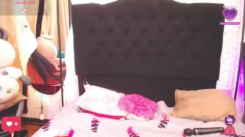 Snapshot of alisse_laurent chatting on March 7, 7:19 am alisse online show from March 7, 7:19 am