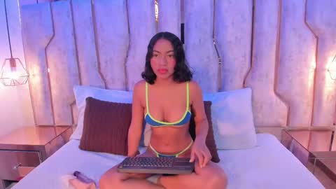 alisse_myers online show from May 1, 3:11 am