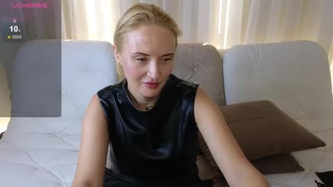 alisssarose online show from December 13, 8:09 am