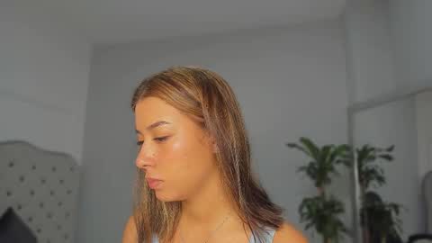 alix_18 online show from September 18, 11:14 am