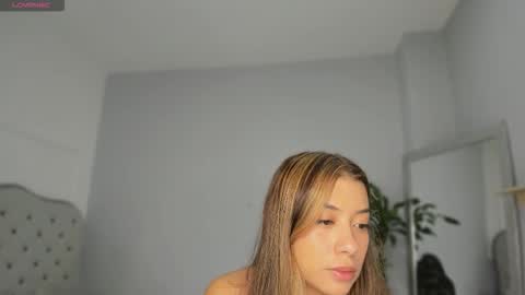 alix_18 online show from September 12, 11:01 am