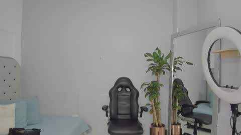 alix_18 online show from September 13, 11:12 am