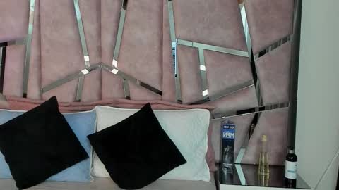 alix online show from October 31, 2:23 am