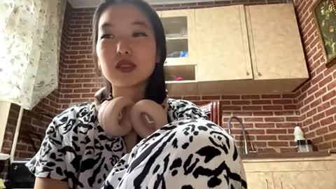 Mia online show from September 10, 10:49 am