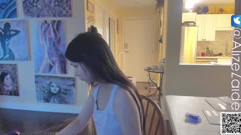 Alize Zaide online show from January 3, 7:18 pm