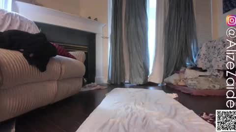 Alize Zaide online show from November 17, 9:06 pm