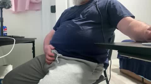 Allergictolove online show from April 6, 11:17 pm