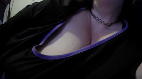 Alli Kat online show from March 29, 1:02 pm