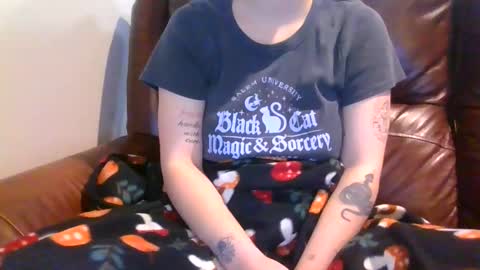 alliebearx online show from December 4, 2:22 am
