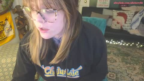 Snapshot of allieberrybb chatting on December 19, 3:18 am bb online show from December 19, 3:18 am