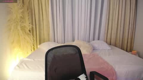 Allie  online show from May 14, 4:05 pm