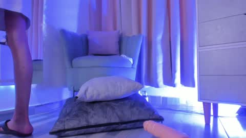 Snapshot of allison_alahia chatting on February 5, 6:59 pm Allison online show from February 5, 6:59 pm