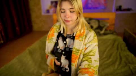 Snapshot of allison_cuty chatting on February 27, 3:08 am Allison online show from February 27, 3:08 am