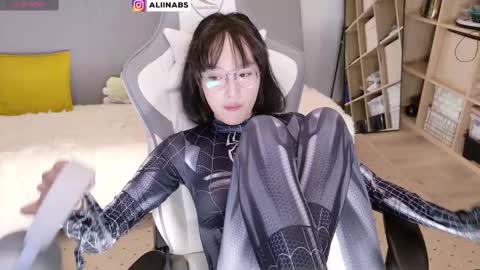 Snapshot of alllinaeve chatting on February 19, 1:18 am Alina online show from February 19, 1:18 am