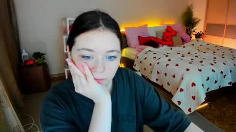 alluringeyess online show from February 15, 8:35 am