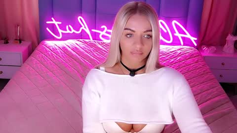 AlwaysHot online show from April 6, 5:30 am