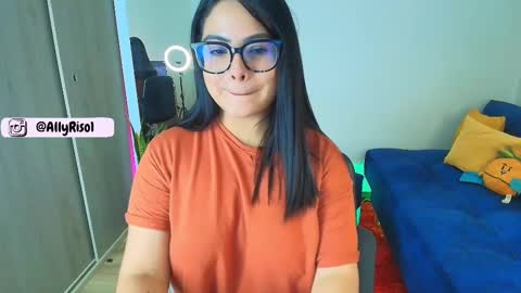 Snapshot of ally_riso chatting on March 3, 6:35 pm Ally help me reach 100 satisfaid online show from March 3, 6:35 pm
