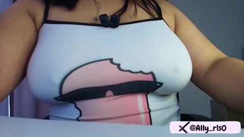 Snapshot of ally_riso chatting on February 17, 9:21 pm Ally help me reach 100 satisfaid online show from February 17, 9:21 pm