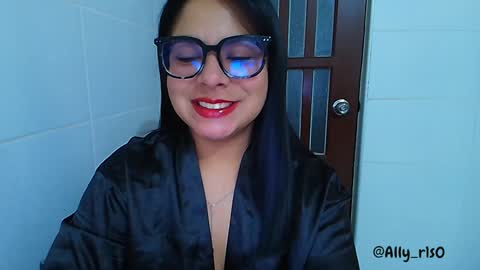 Snapshot of ally_riso chatting on January 8, 1:20 pm Ally help me reach 100 satisfaid online show from January 8, 1:20 pm