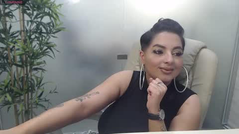 Snapshot of allyiah chatting on February 25, 11:04 pm online show from February 25, 11:04 pm