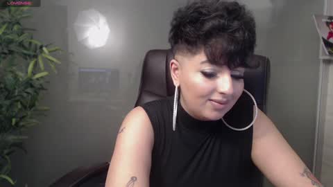 Snapshot of allyiah chatting on February 1, 1:12 am online show from February 1, 1:12 am