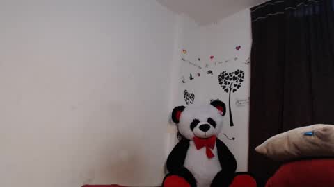 Snapshot of allyka_transsm chatting on December 13, 8:14 pm Allyka online show from December 13, 8:14 pm