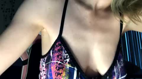 Ally Girl In Her Ally World online show from October 4, 3:21 pm