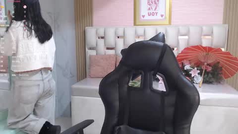 Allysa  online show from December 18, 8:15 pm